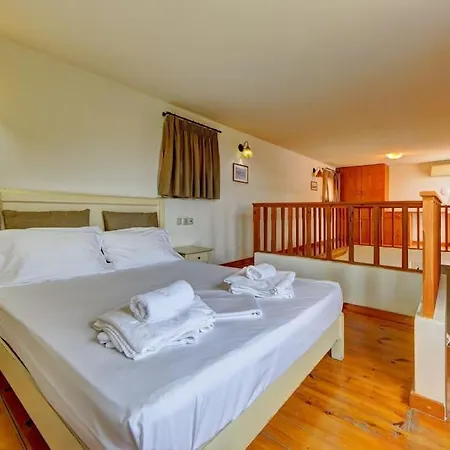 Horizon Villa, Near Heraklion Akhládha